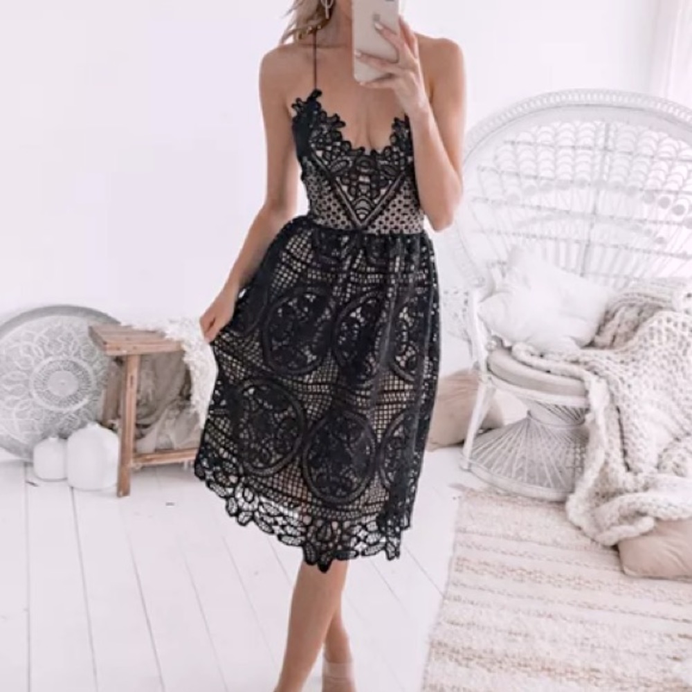 Venidress Elegant Backless Bella Black Dress - M